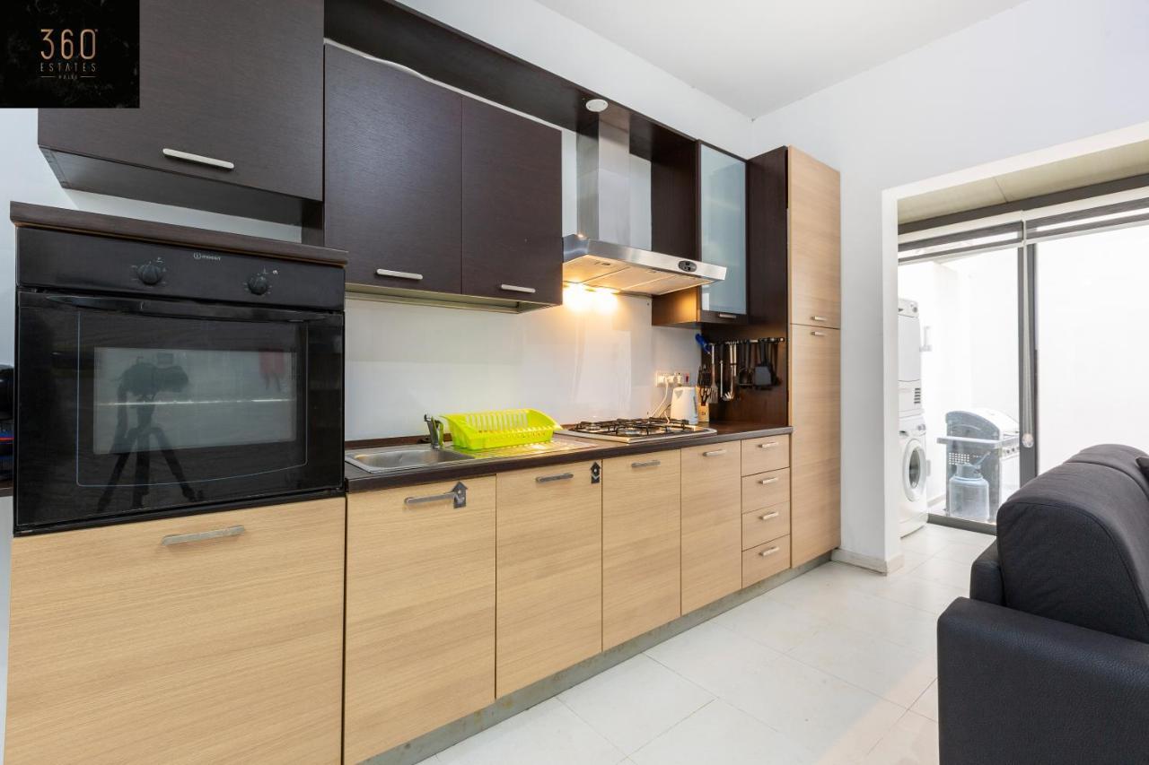 Centre Paceville Apt With Terrace, Bbq & Wifi By 360 Estates Saint Julian's ภายนอก รูปภาพ